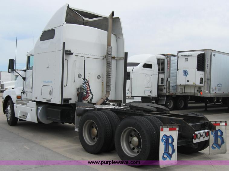 image for item 2628 2005 Kenworth Construct T600 semi truck