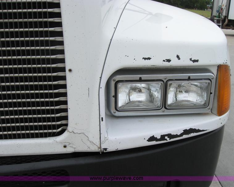 image for item 2628 2005 Kenworth Construct T600 semi truck