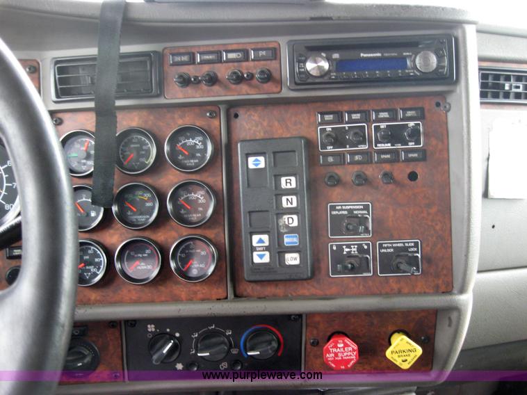 image for item 2628 2005 Kenworth Construct T600 semi truck