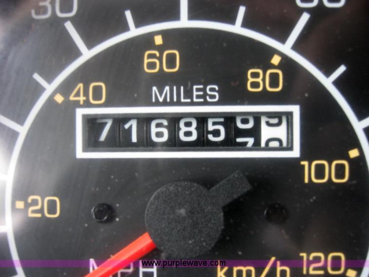 image for item 2628 2005 Kenworth Construct T600 semi truck