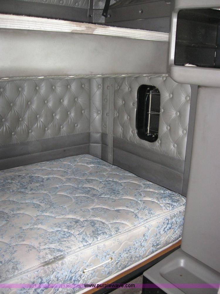 image for item 2628 2005 Kenworth Construct T600 semi truck