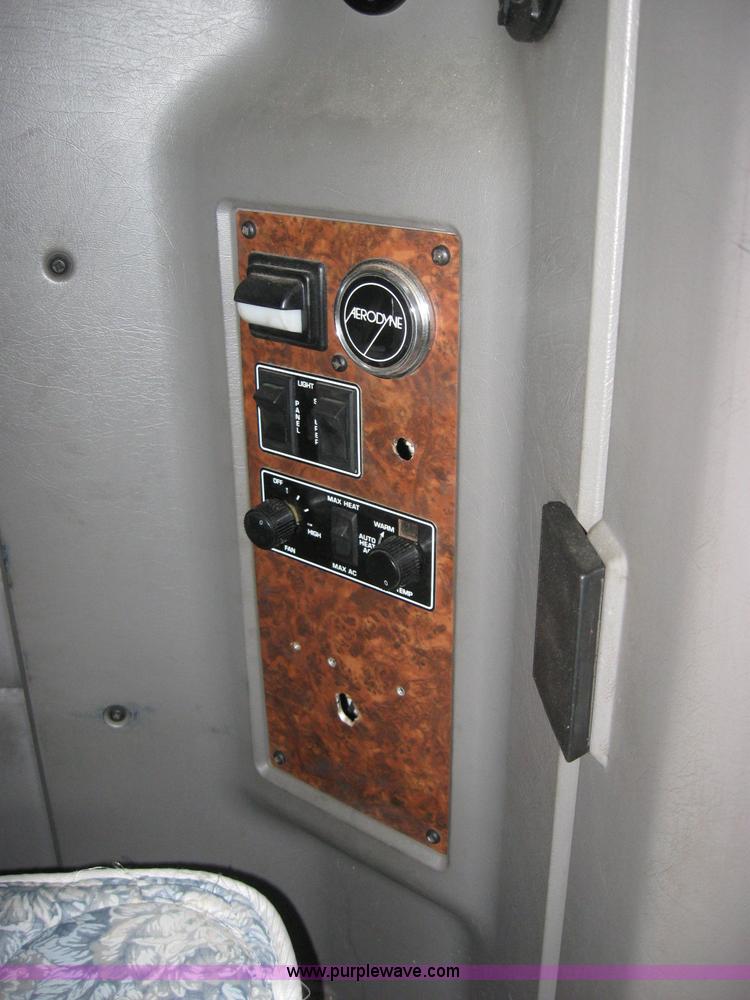 image for item 2628 2005 Kenworth Construct T600 semi truck