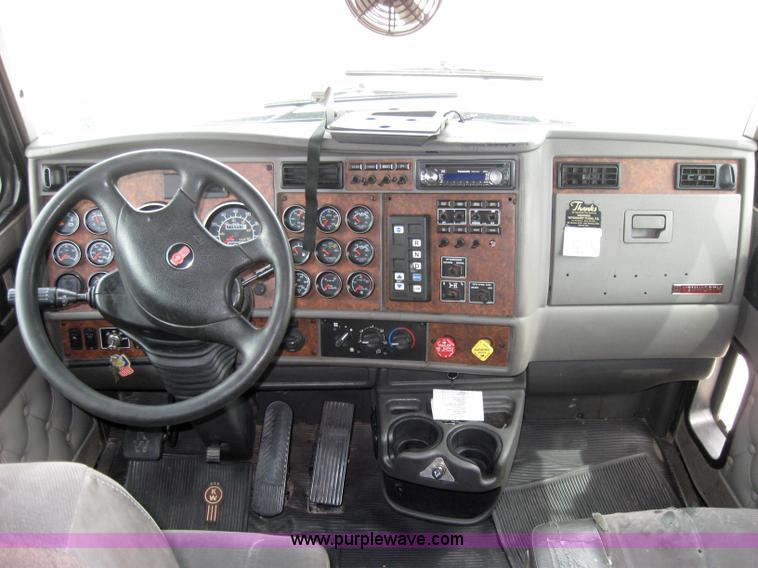 image for item 2628 2005 Kenworth Construct T600 semi truck