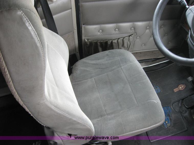 image for item 2628 2005 Kenworth Construct T600 semi truck