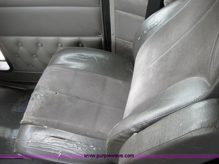 image for item 2628 2005 Kenworth Construct T600 semi truck