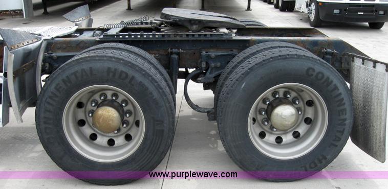 image for item 2628 2005 Kenworth Construct T600 semi truck