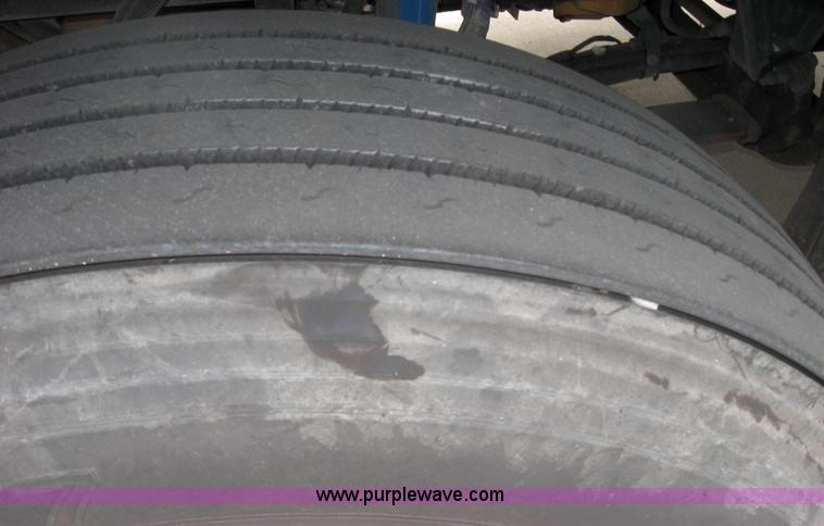 image for item 2628 2005 Kenworth Construct T600 semi truck