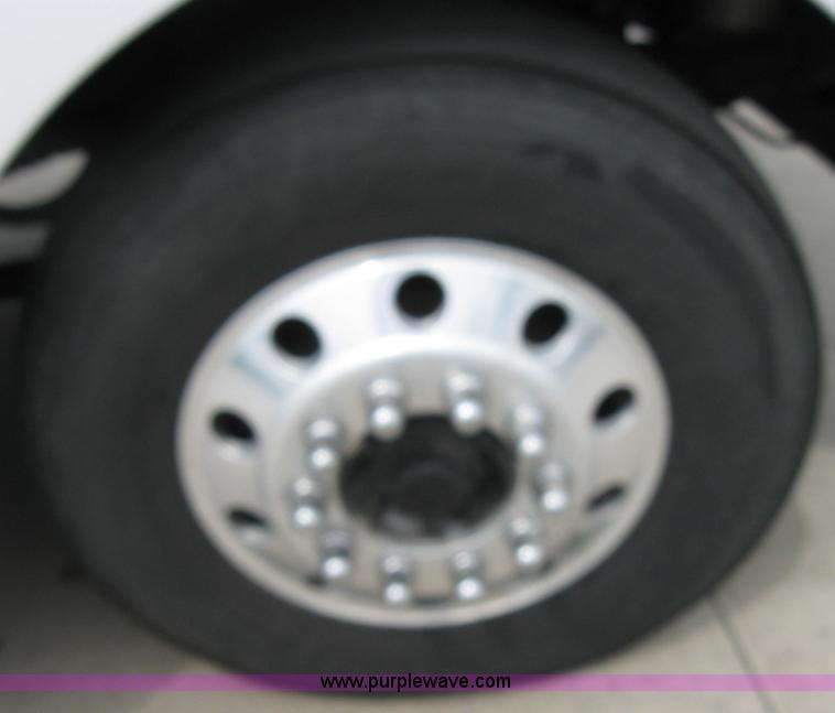 image for item 2628 2005 Kenworth Construct T600 semi truck