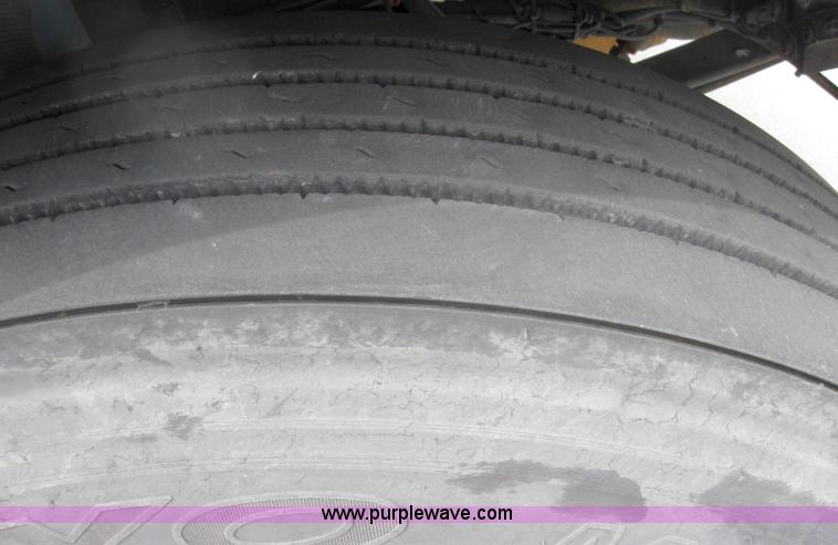 image for item 2628 2005 Kenworth Construct T600 semi truck