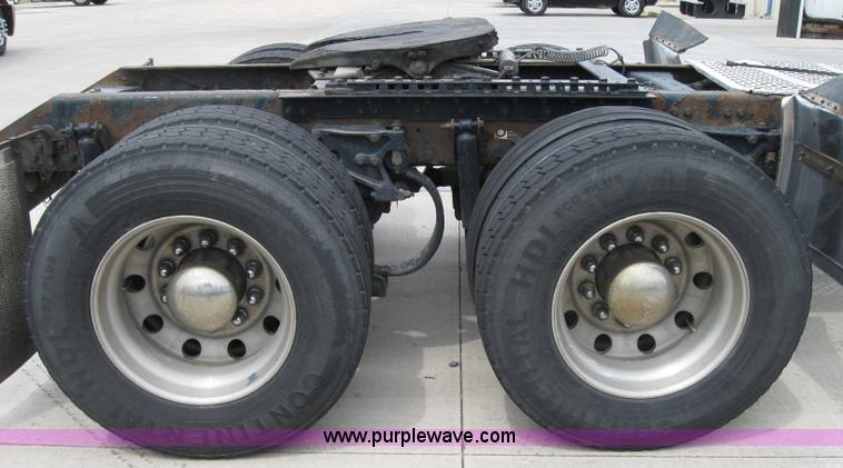 image for item 2628 2005 Kenworth Construct T600 semi truck