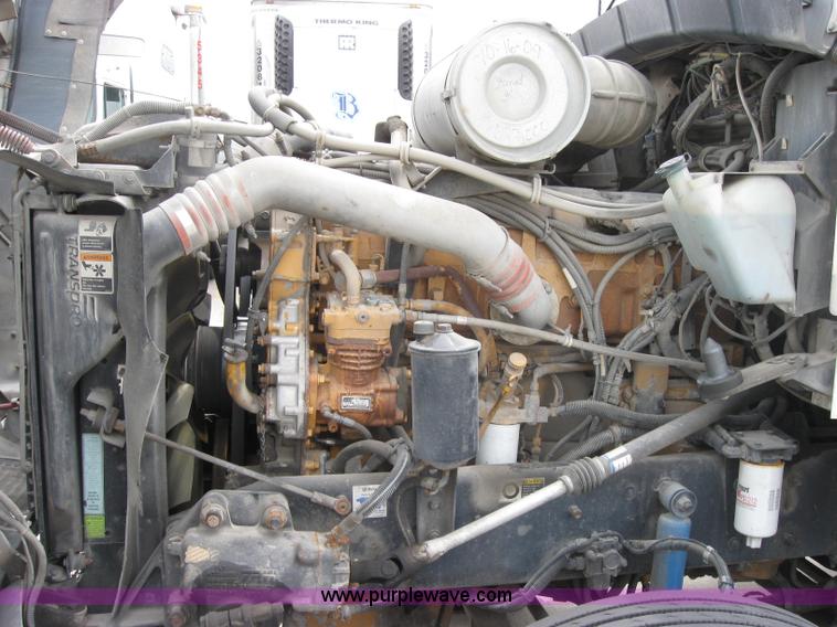 image for item 2628 2005 Kenworth Construct T600 semi truck