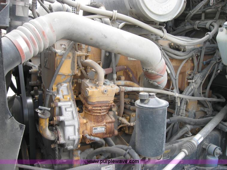 image for item 2628 2005 Kenworth Construct T600 semi truck