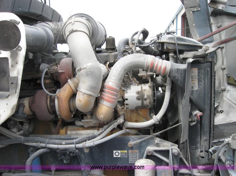 image for item 2628 2005 Kenworth Construct T600 semi truck