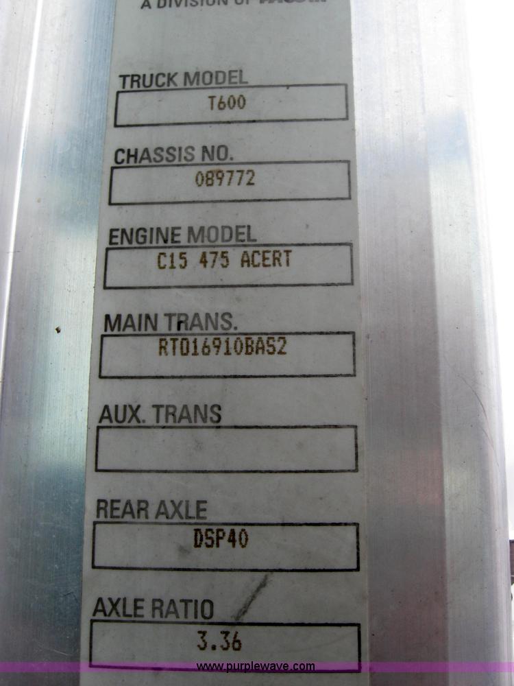 image for item 2628 2005 Kenworth Construct T600 semi truck