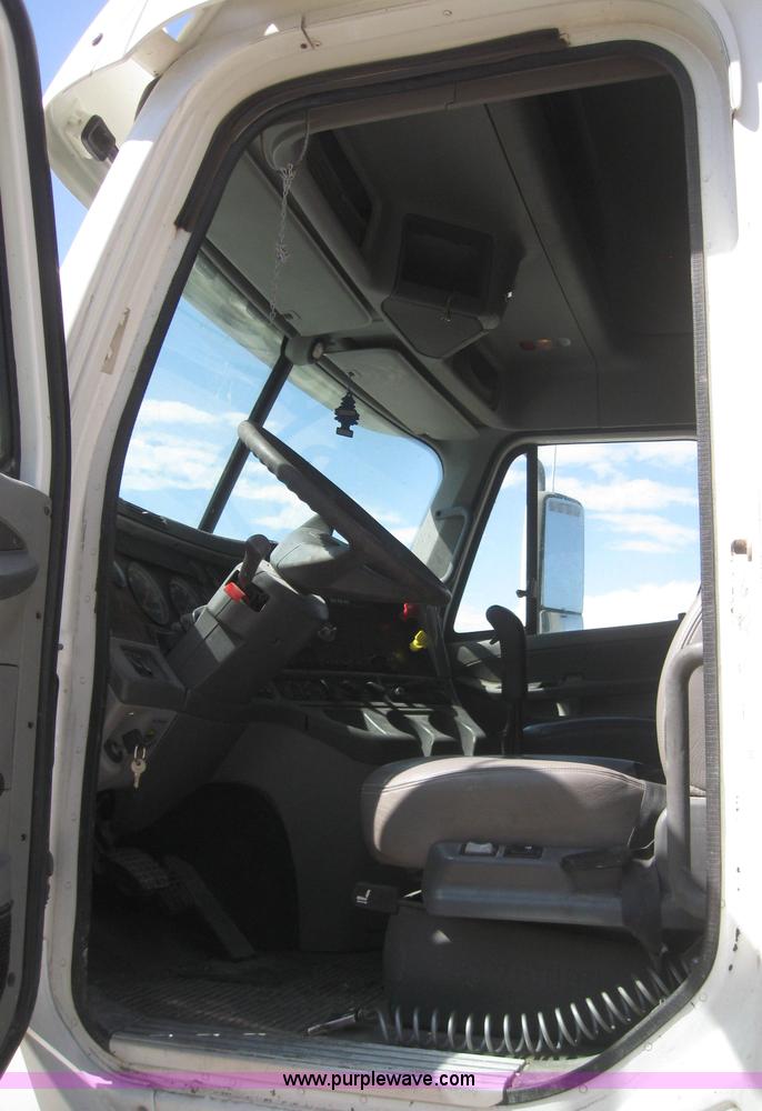 image for item 6163 2003 Freightliner ST 120 semi