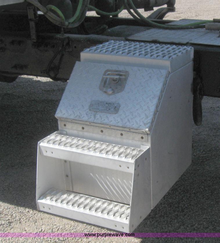 image for item 6163 2003 Freightliner ST 120 semi