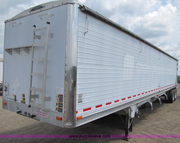image for item 7208 1999 Wilson Convert a Hauler grain trailer