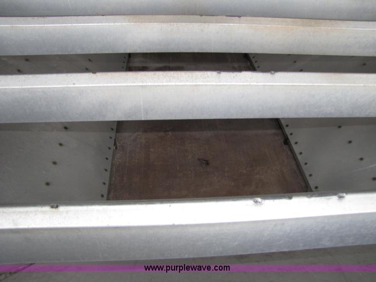 image for item 7208 1999 Wilson Convert a Hauler grain trailer