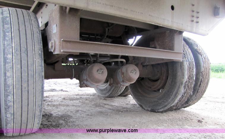 image for item 7208 1999 Wilson Convert a Hauler grain trailer