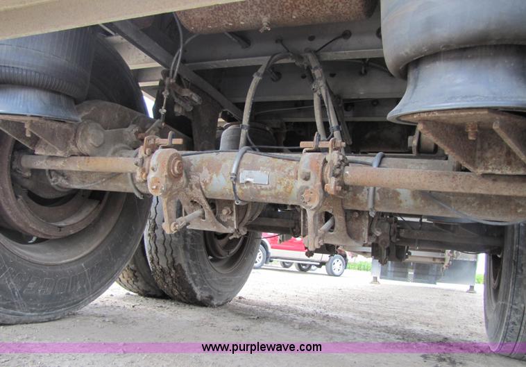 image for item 7208 1999 Wilson Convert a Hauler grain trailer