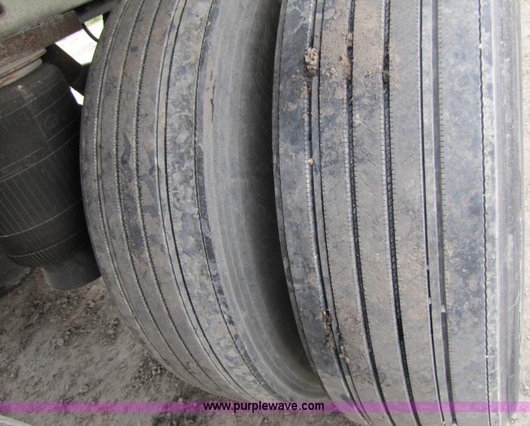 image for item 7208 1999 Wilson Convert a Hauler grain trailer