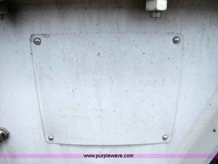 image for item 7208 1999 Wilson Convert a Hauler grain trailer