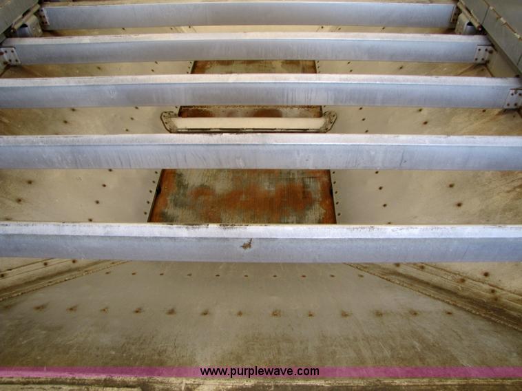 image for item 7210 1999 Wilson Convert a Hauler grain trailer