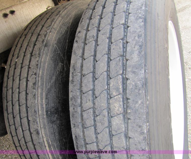 image for item 7210 1999 Wilson Convert a Hauler grain trailer