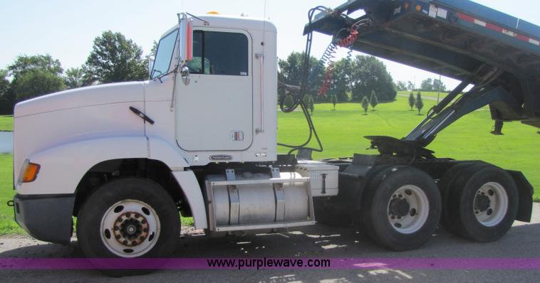 image for item 7239 1998 Freightliner Conventional FLD112 semi truck