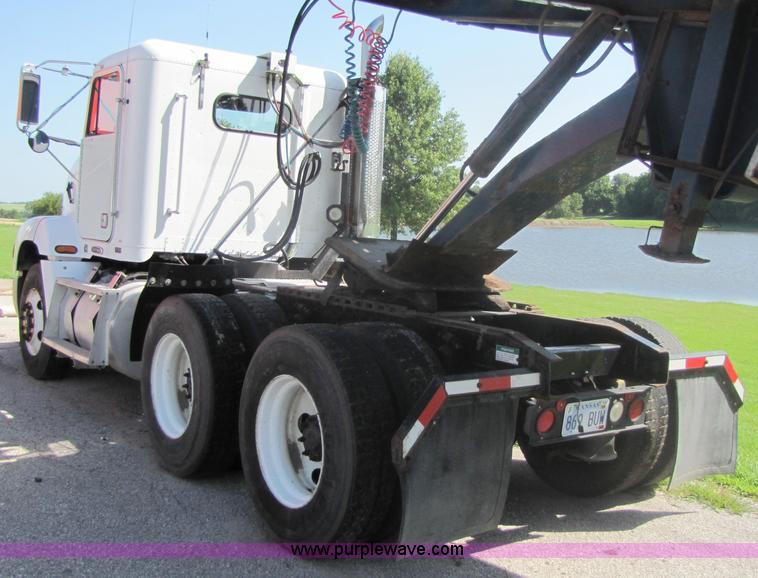 image for item 7239 1998 Freightliner Conventional FLD112 semi truck