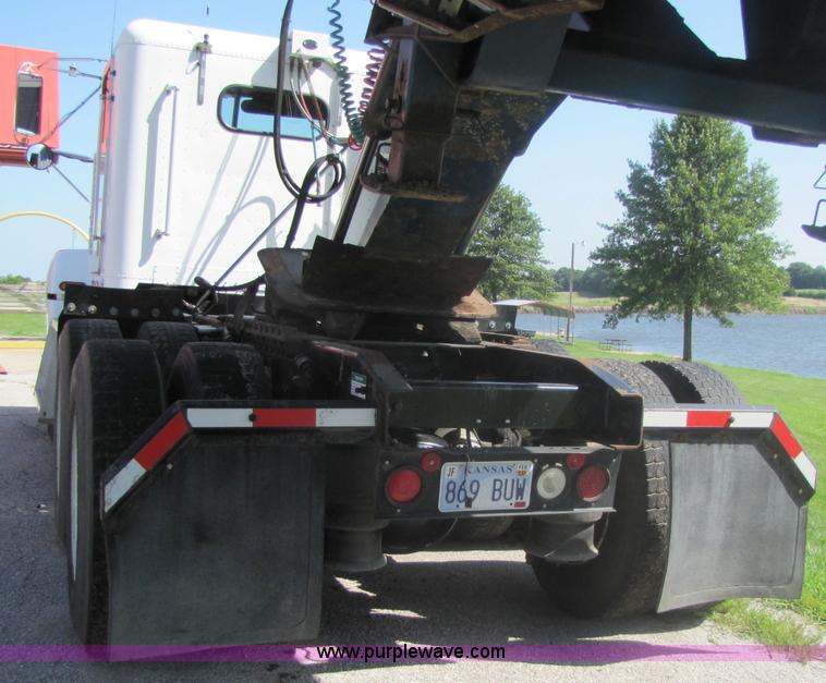 image for item 7239 1998 Freightliner Conventional FLD112 semi truck