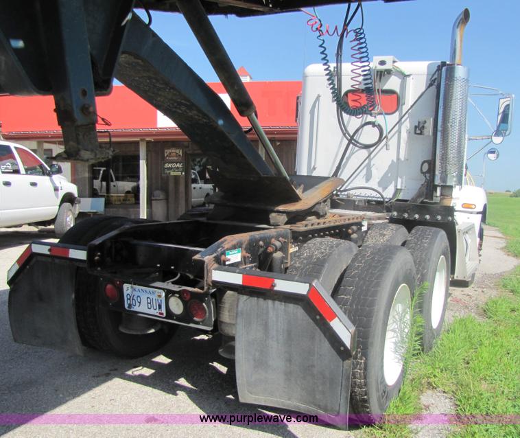 image for item 7239 1998 Freightliner Conventional FLD112 semi truck