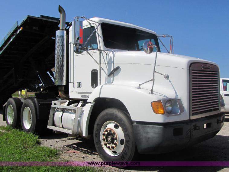 image for item 7239 1998 Freightliner Conventional FLD112 semi truck