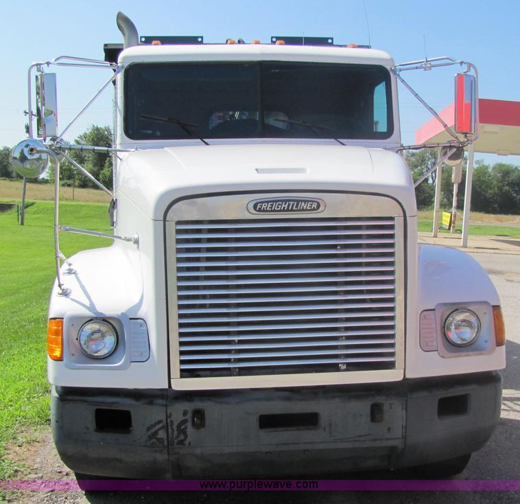 image for item 7239 1998 Freightliner Conventional FLD112 semi truck