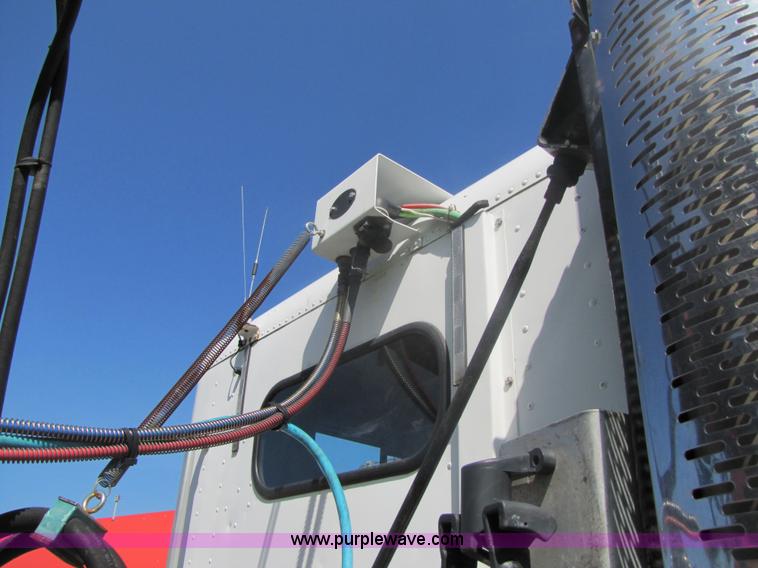 image for item 7239 1998 Freightliner Conventional FLD112 semi truck