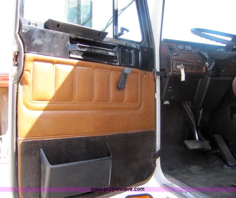 image for item 7239 1998 Freightliner Conventional FLD112 semi truck