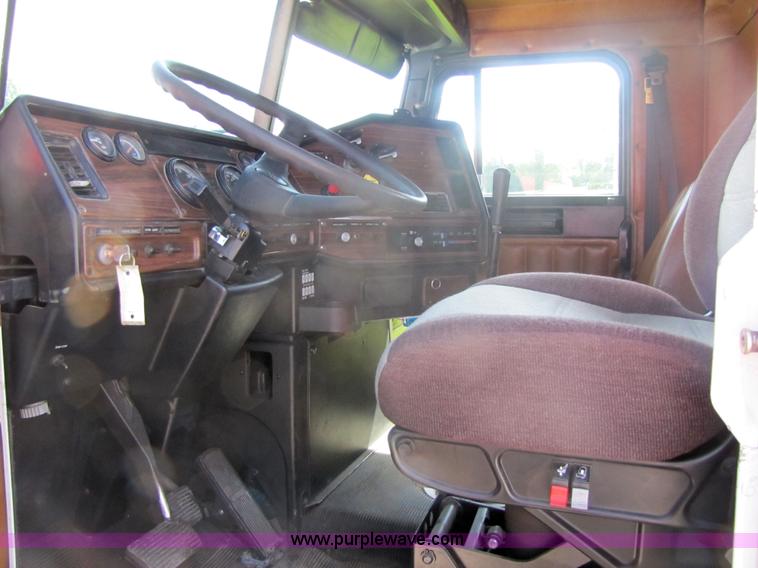 image for item 7239 1998 Freightliner Conventional FLD112 semi truck