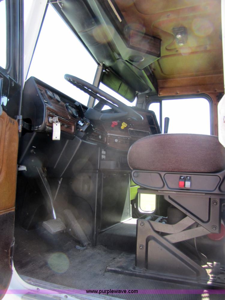 image for item 7239 1998 Freightliner Conventional FLD112 semi truck