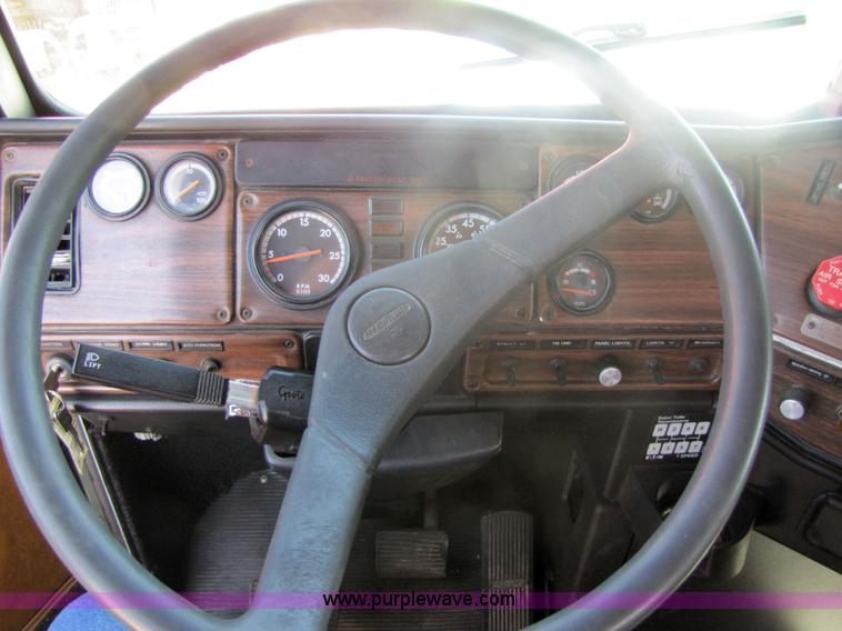 image for item 7239 1998 Freightliner Conventional FLD112 semi truck