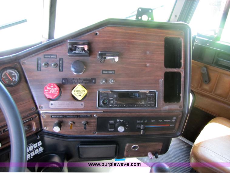 image for item 7239 1998 Freightliner Conventional FLD112 semi truck