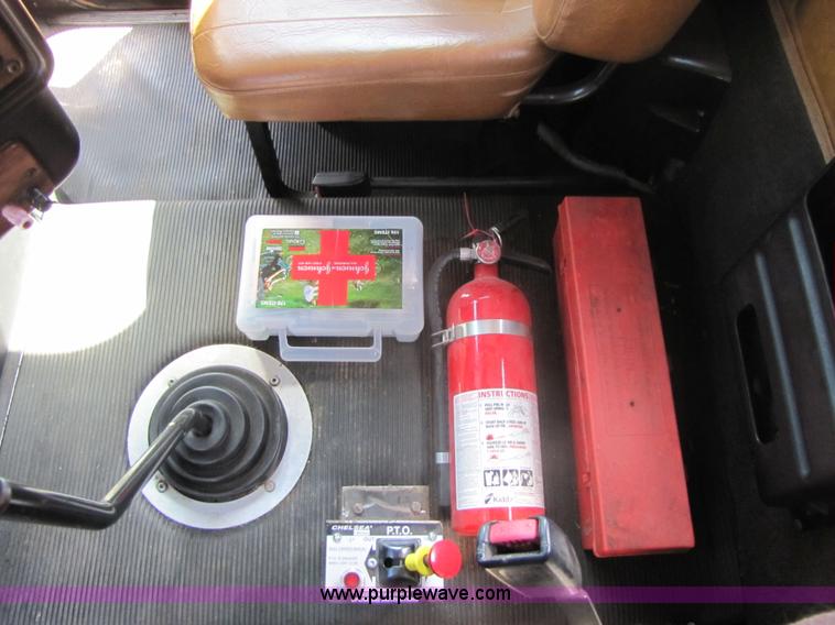 image for item 7239 1998 Freightliner Conventional FLD112 semi truck