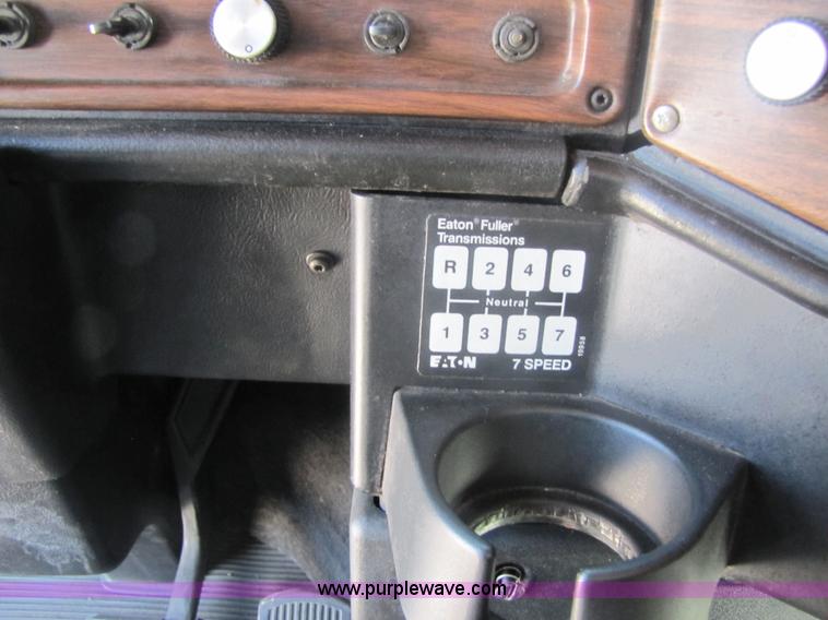 image for item 7239 1998 Freightliner Conventional FLD112 semi truck