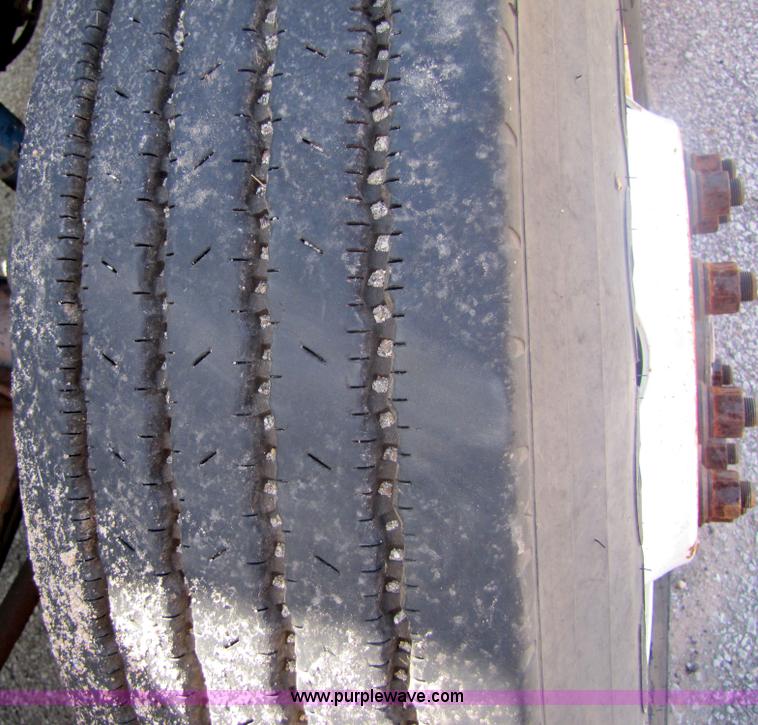 image for item 7239 1998 Freightliner Conventional FLD112 semi truck