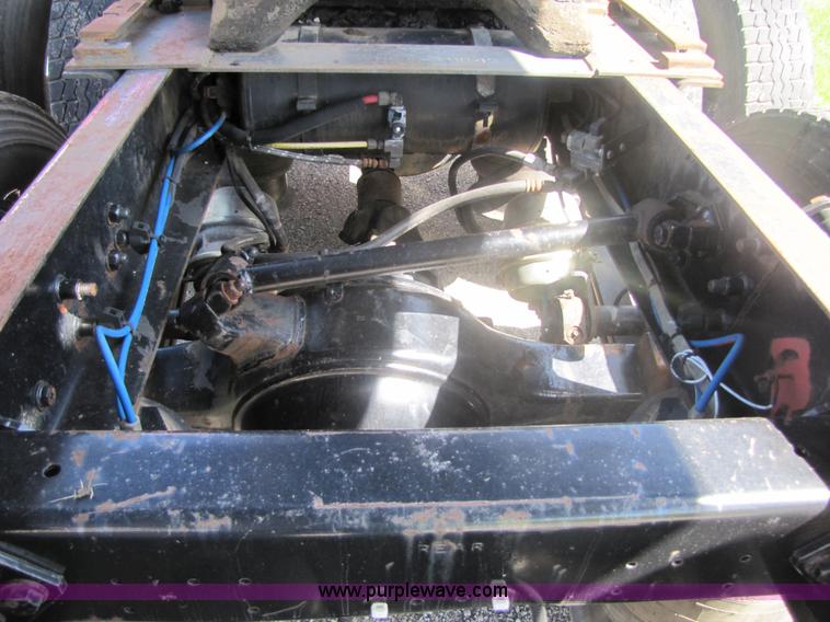 image for item 7239 1998 Freightliner Conventional FLD112 semi truck