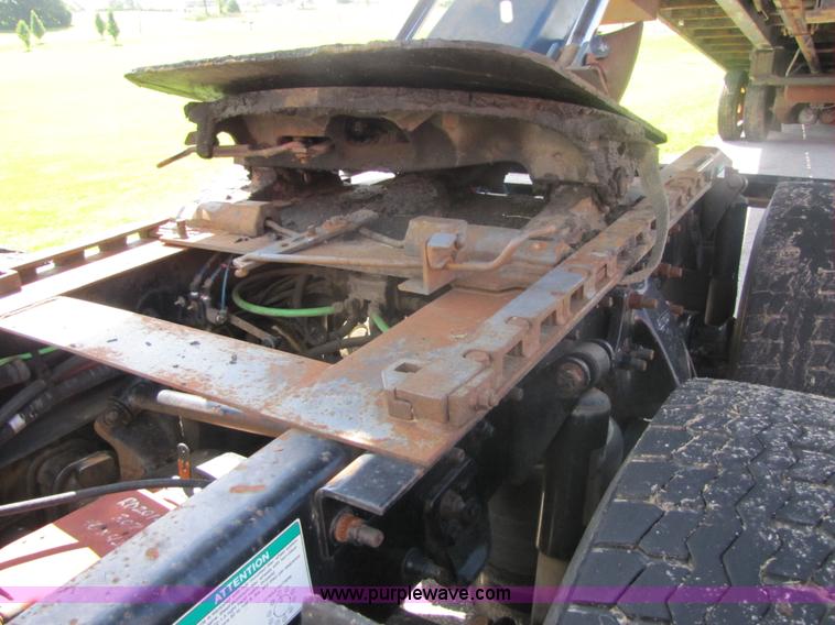 image for item 7239 1998 Freightliner Conventional FLD112 semi truck