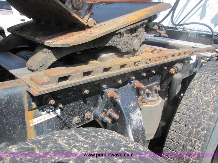 image for item 7239 1998 Freightliner Conventional FLD112 semi truck