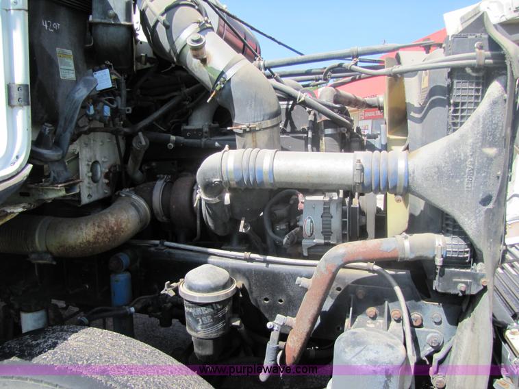 image for item 7239 1998 Freightliner Conventional FLD112 semi truck