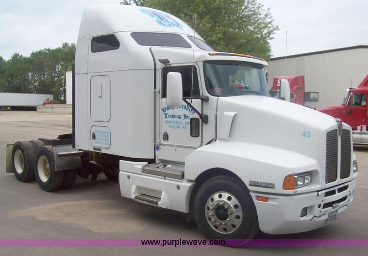 image for item 9665 2003 Kenworth Construct T600 semi truck