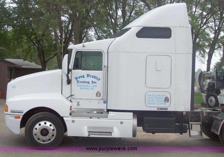 image for item 9665 2003 Kenworth Construct T600 semi truck
