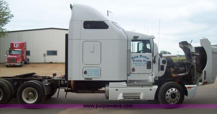 image for item 9665 2003 Kenworth Construct T600 semi truck
